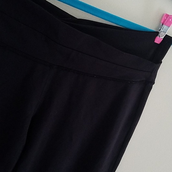 Lululemon black wide leg yoga pants size 8/medium - Picture 5 of 6